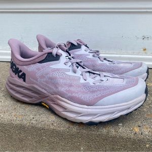 Women’s Hoka SpeedGoat 5 size 8